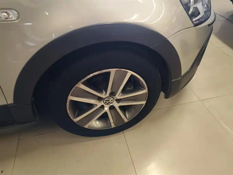 Volkswagen Polo 2012 1.6L Cross Polo AT фото 6