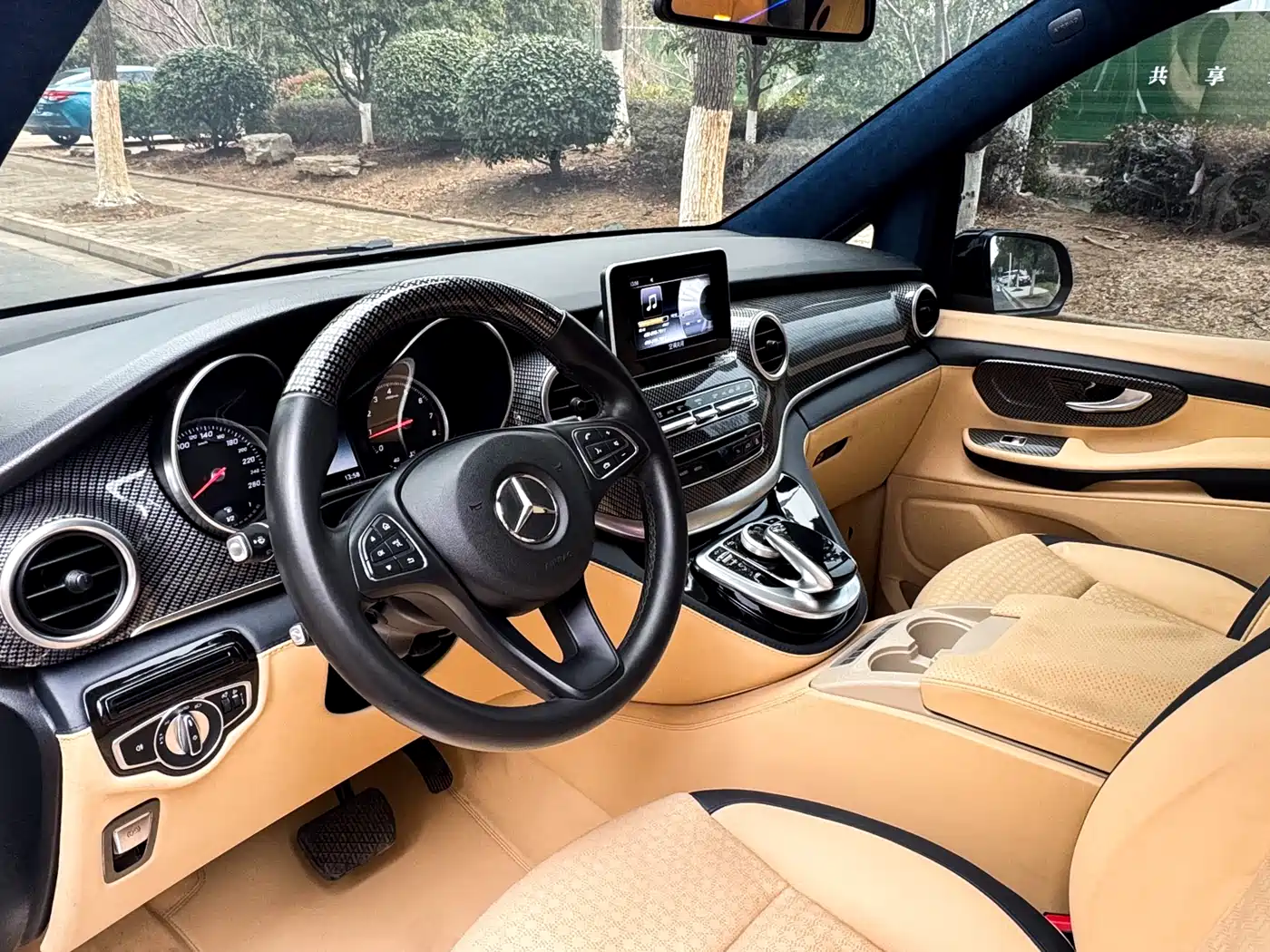 Mercedes-Benz V-Class 2018 V 260 L Premium Long Wheelbase Edition China VI фото 5