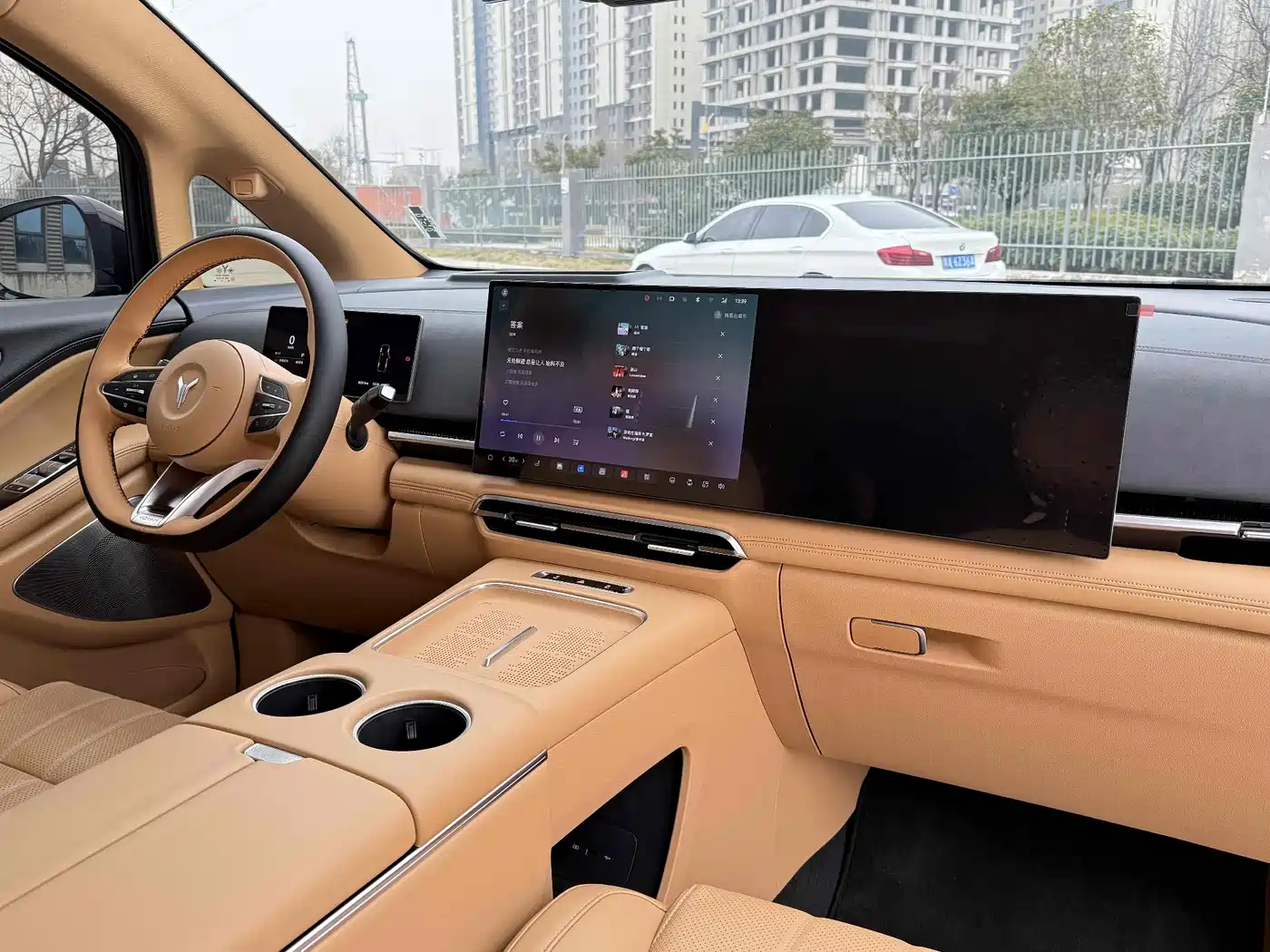 Voyah Auto Voyah Dreamer 2025 PHEV AWD Excellent Kunpeng Edition фото 8