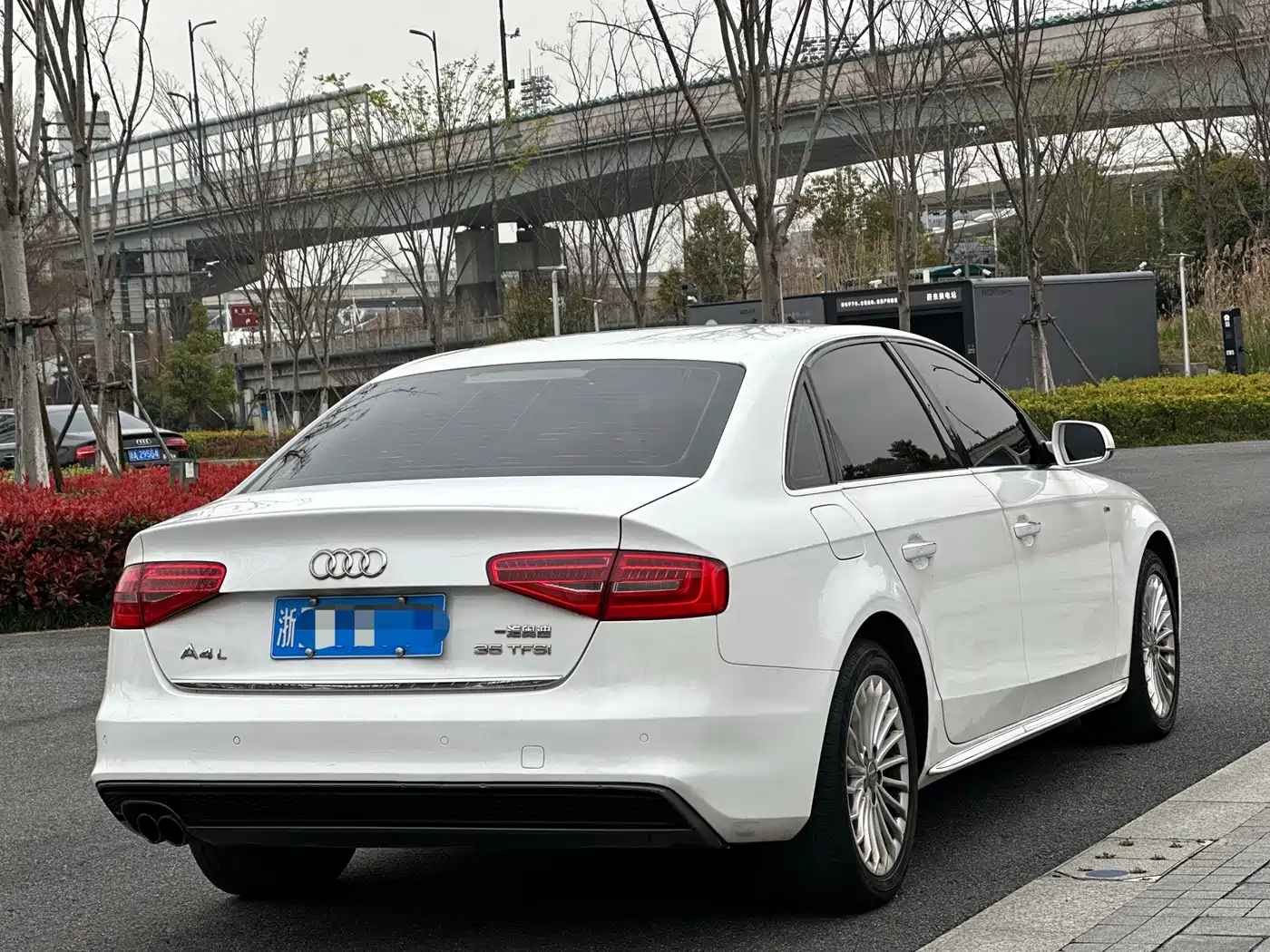 Audi A4L 2016 35 TFSI Collector's Edition S line Comfort фото 6