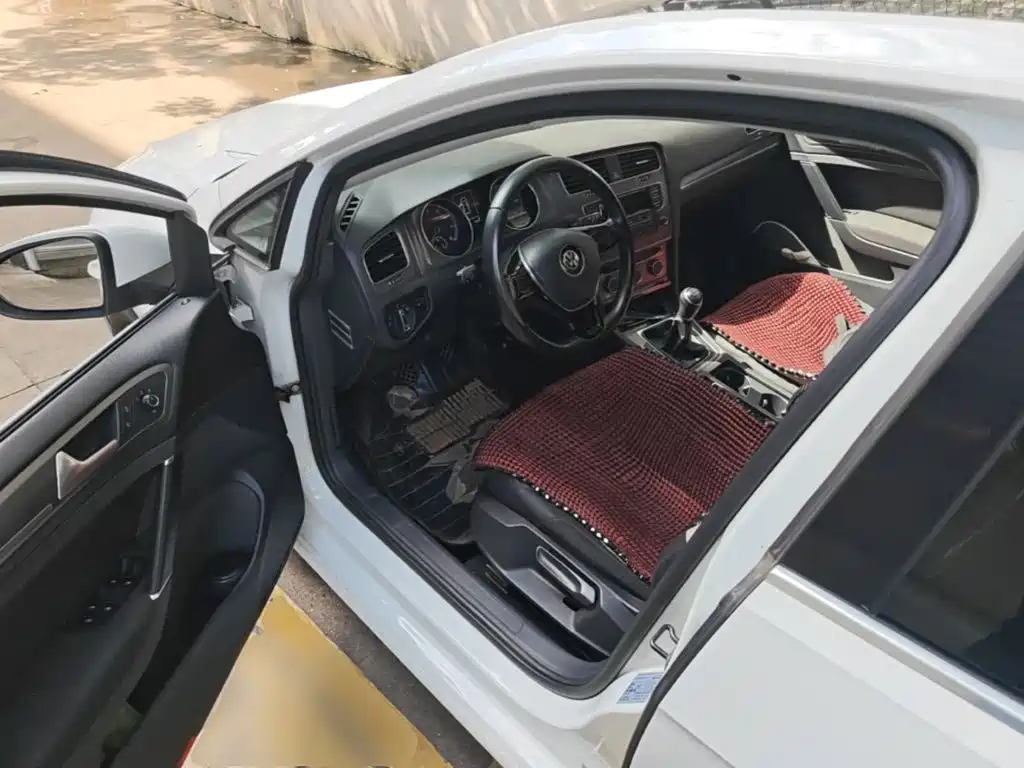 Photo 21 - Volkswagen Golf