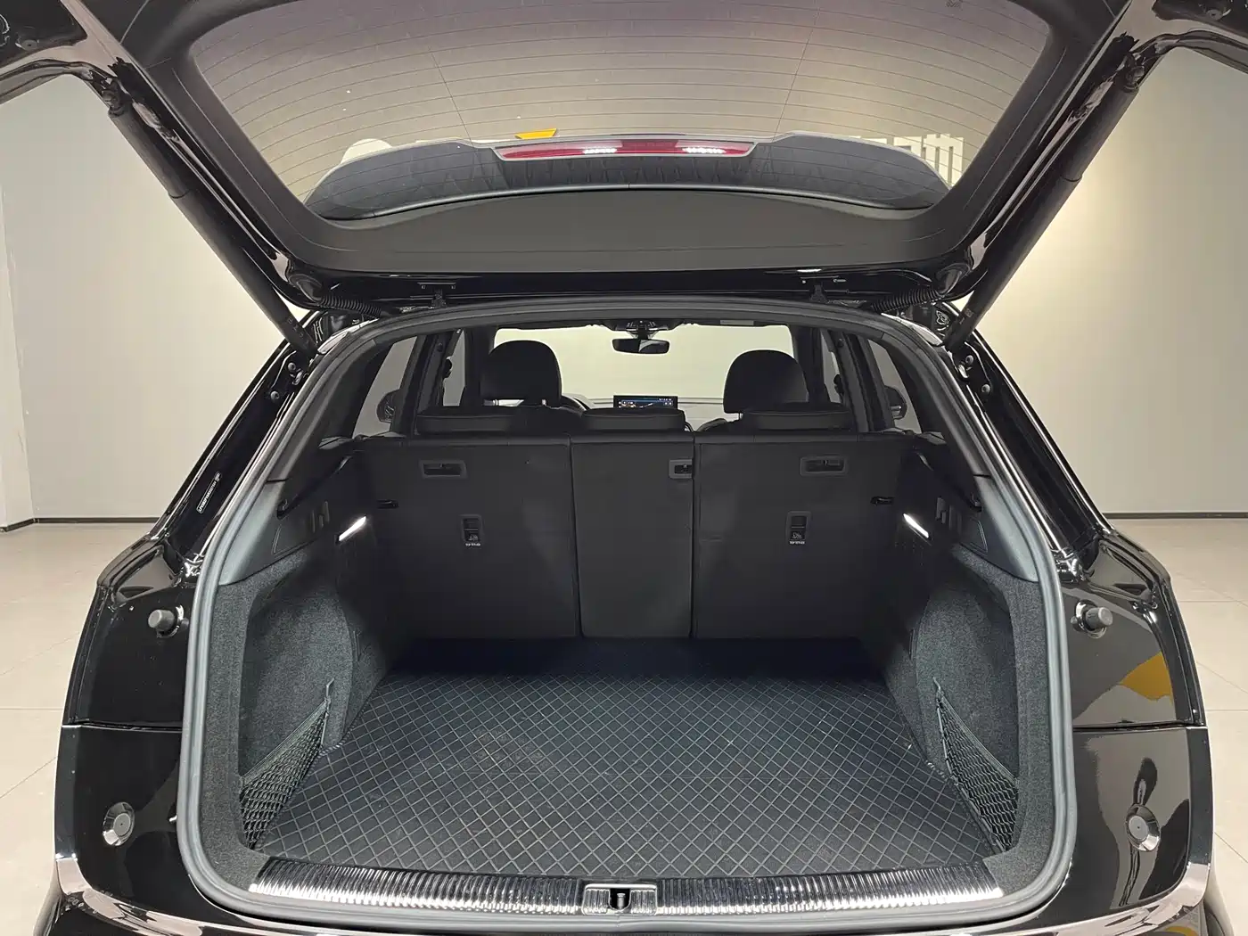 Audi Q5L 2024 Model 40 TFSI Luxury Dynamic фото 30