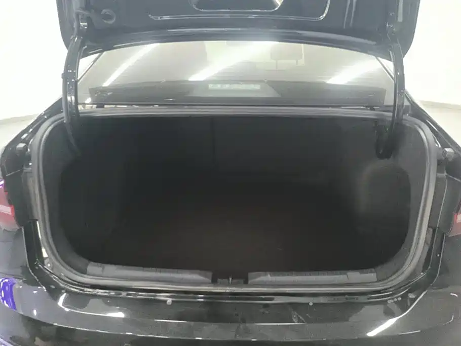Volkswagen Lavida 2023 300TSI DSG Starlight Full Comfort Edition фото 4