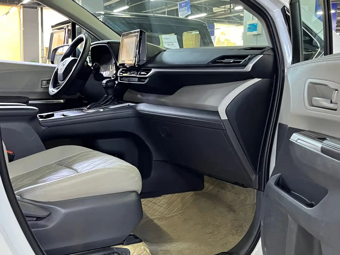 Toyota Sienna 2021 2.5L Hybrid Comfort Edition фото 7