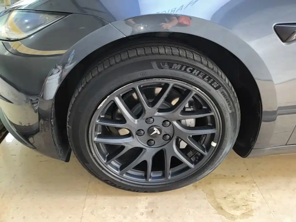 Фото 23 - Tesla Model 3