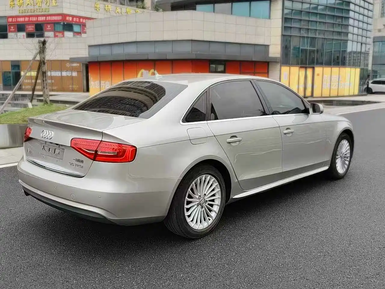 Audi A4L 2015 35 TFSI Auto Luxury фото 7