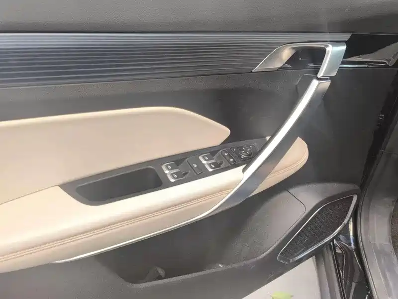 Photo 14 - Geely Atlas