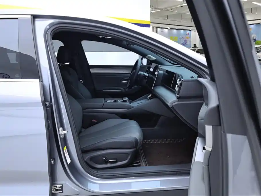 BYD Qin L 2024 DM-i 120KM Excellence Model фото 8