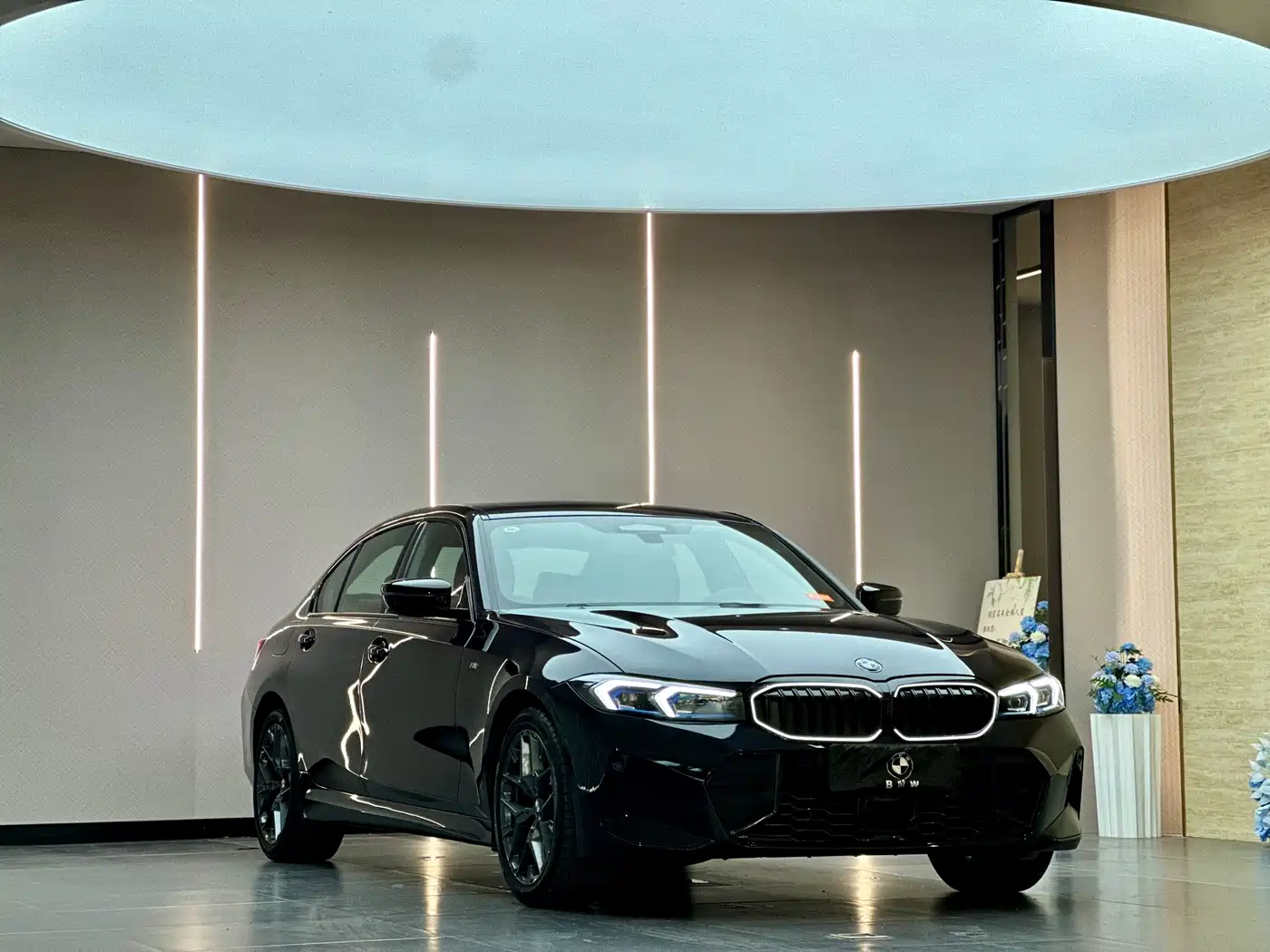 BMW 3 Series 2025 330Li Premium M Sport Night Edition фото 3
