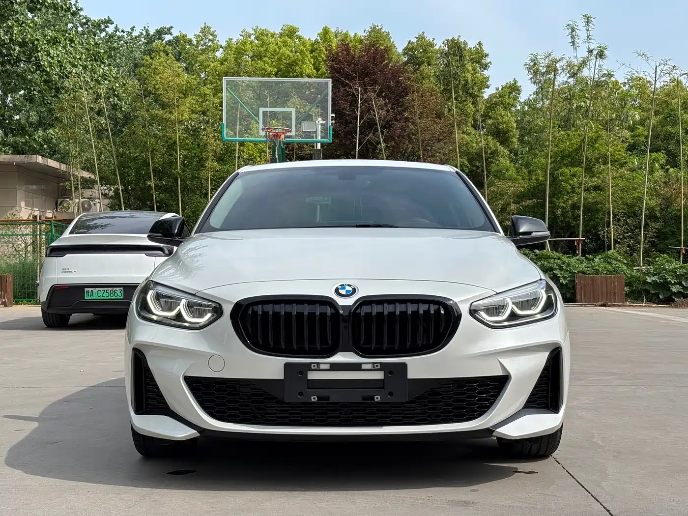 BMW 1 Series 2023 125i M Sport Shadow Edition фото 2