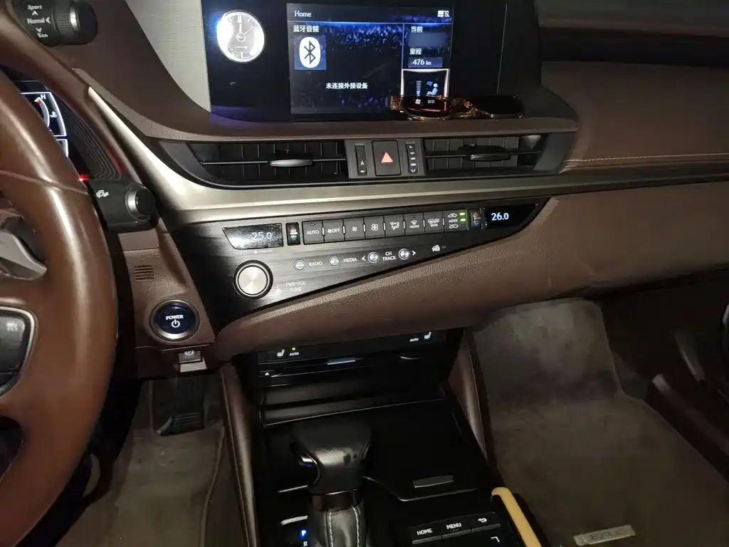 Фото 6 - Lexus ES