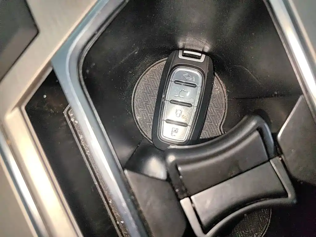 Фото 9 - Geely Coolray