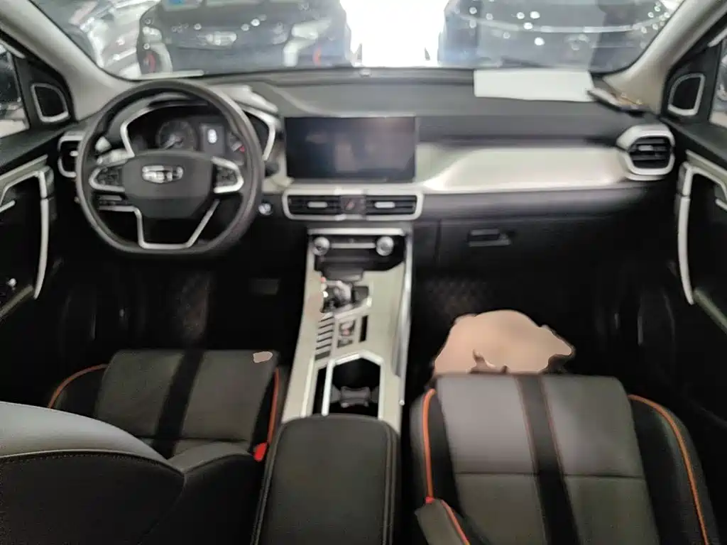 Фото 10 - Geely Coolray