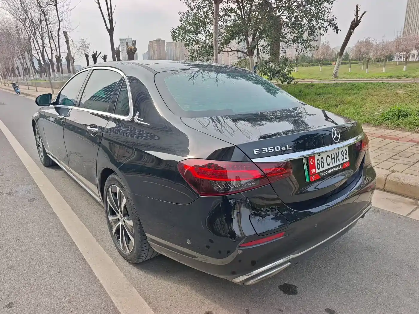Mercedes-Benz E-Class New Energy 2022 E 350 e L Plug-in Hybrid Sedan фото 7