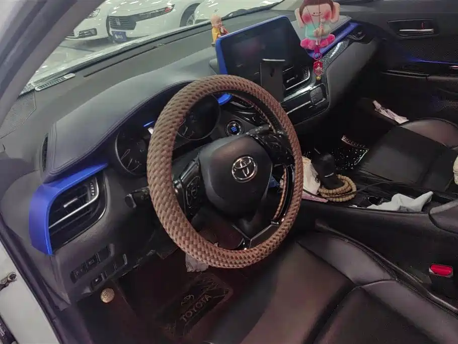 Toyota C-HR 2021 2.0L Luxury Edition фото 15