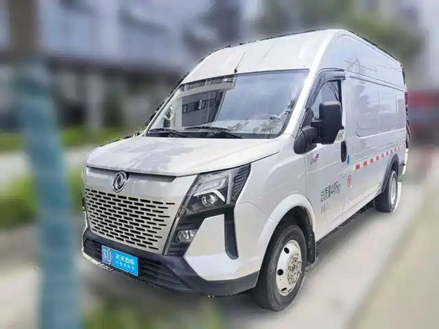  Dongfeng Yufeng Yufeng 2023 V9+ 2.3T Manual RWD Dual Rear Wheel Van Extreme Edition 3 Seater