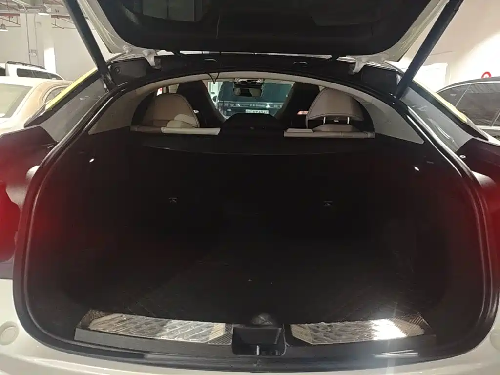 Lynk & Co 05 2023 2022 2.0TD 2WD Shine Halo