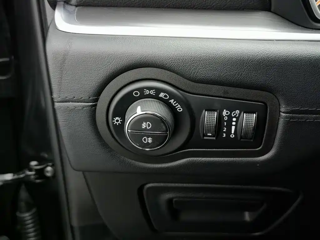 Photo 21 - Jeep Grand Commander