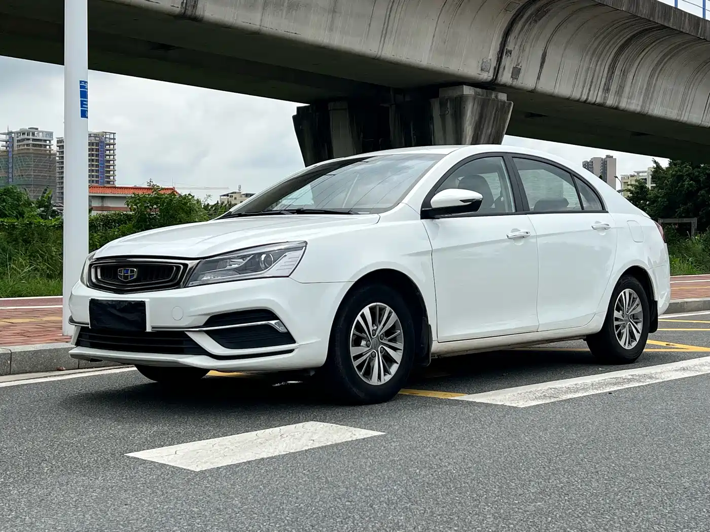 Фото 1 - Geely Emgrand