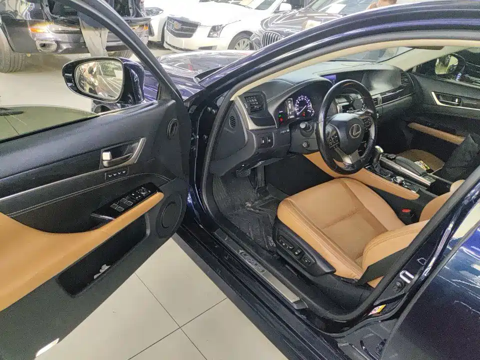 Lexus GS 2017 2016 300h Leading Edition