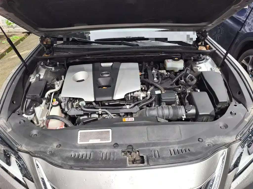 Фото 11 - Lexus ES