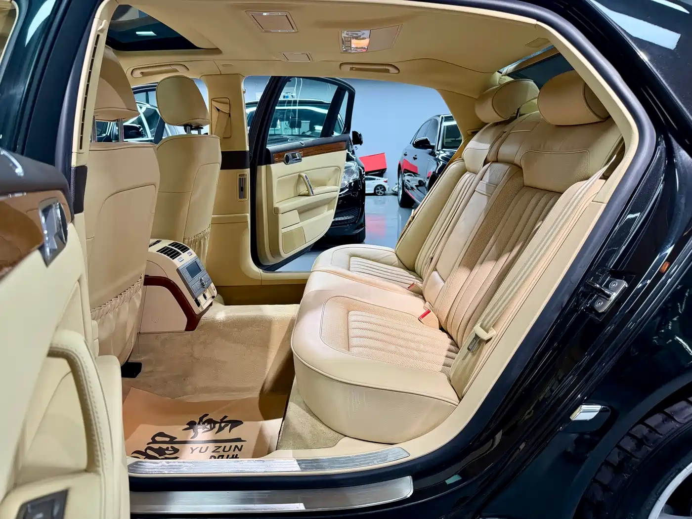 Volkswagen Phaeton 2009 Model 3.6L V6 5-seat Extended Comfort фото 10