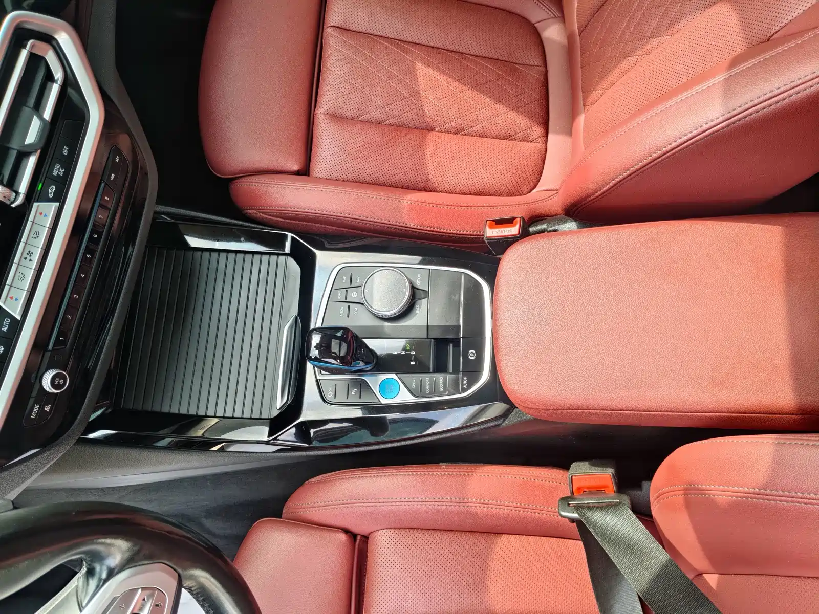 Фото 11 - BMW iX3
