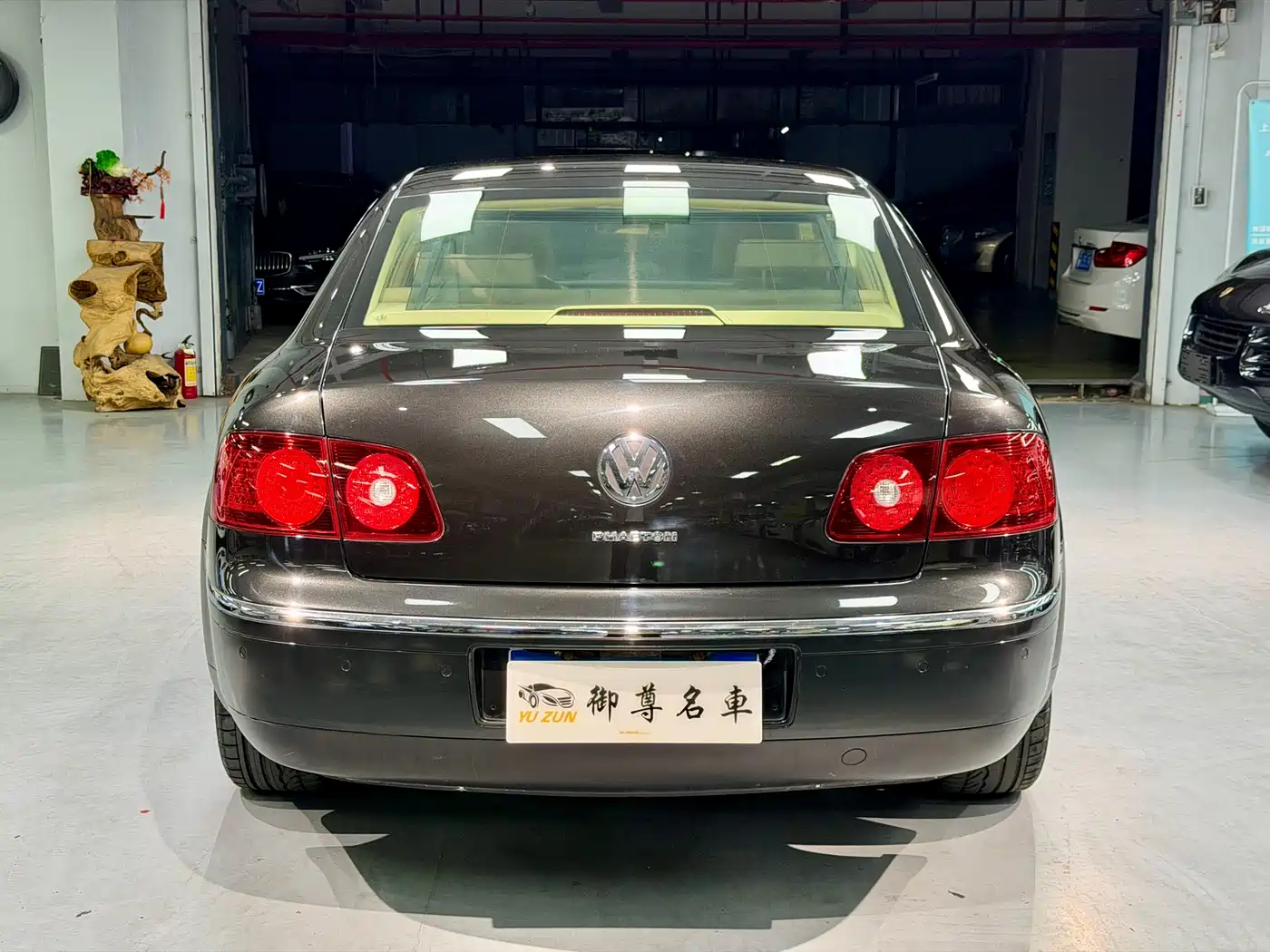 Volkswagen Phaeton 2009 Model 3.6L V6 5-seat Extended Comfort фото 6
