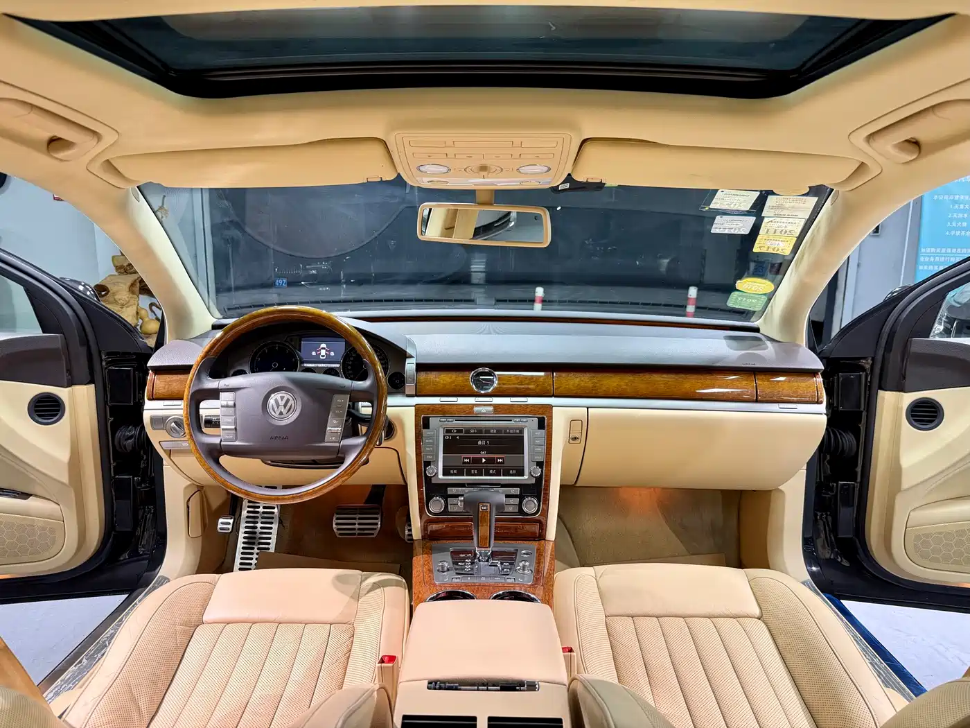 Volkswagen Phaeton 2009 Model 3.6L V6 5-seat Extended Comfort фото 15