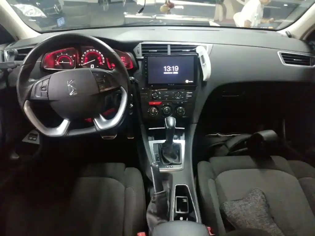 DS 5LS 2018 2016 1.6T Comfort Edition THP160