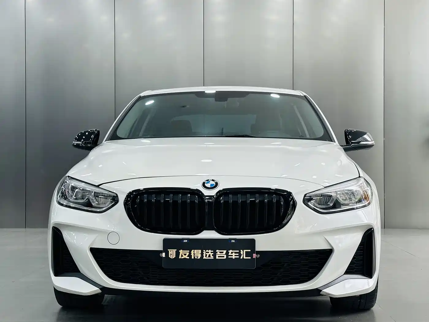 BMW 1 Series 2023 120i M Sport Shadow Edition фото 7
