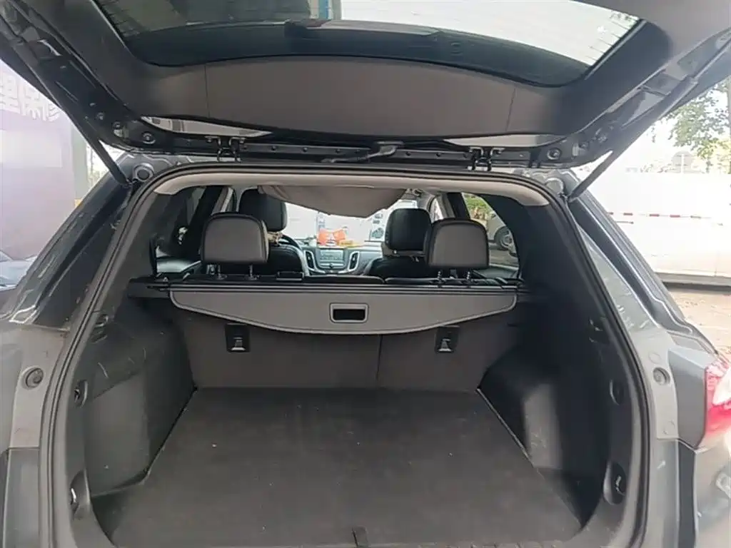 Chevrolet Equinox 2018 535T Automatic Galloping Edition фото 19