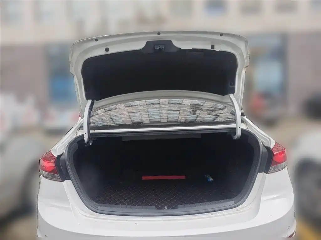 Hyundai Elantra 2016 Model 1.6L Automatic Smart Elite фото 10