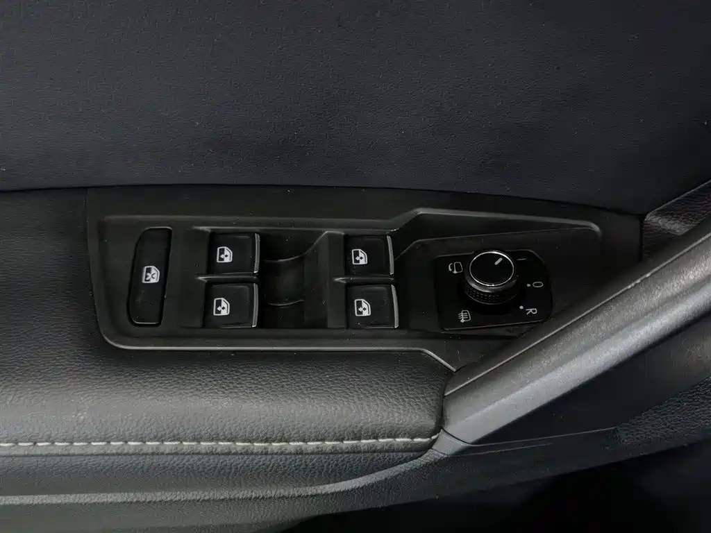 Volkswagen Tiguan L 2018 330TSI Automatic 2WD Luxury Edition фото 9
