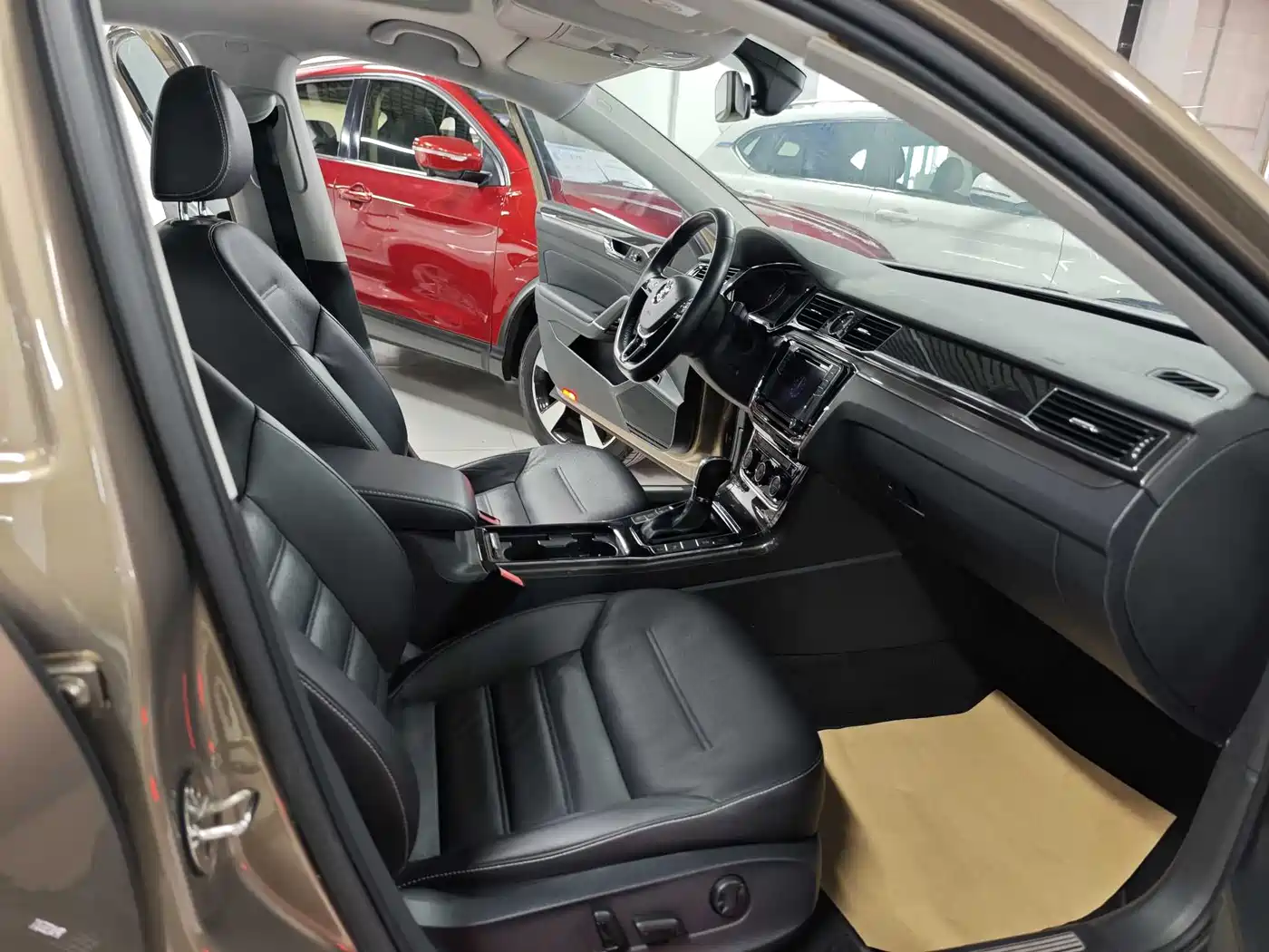 Volkswagen Passat 2016 330TSI DSG Executive Edition фото 9