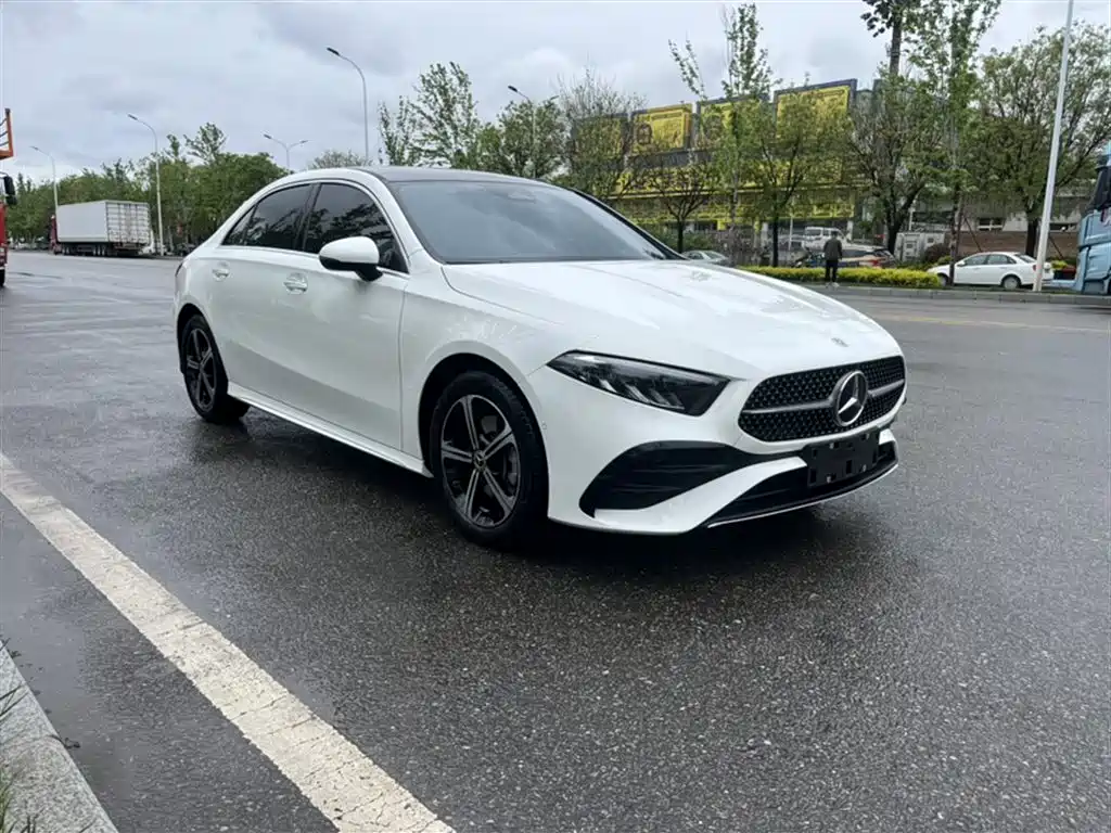 Mercedes-Benz A-Class 2024 A 200 L Fashion Edition фото 11