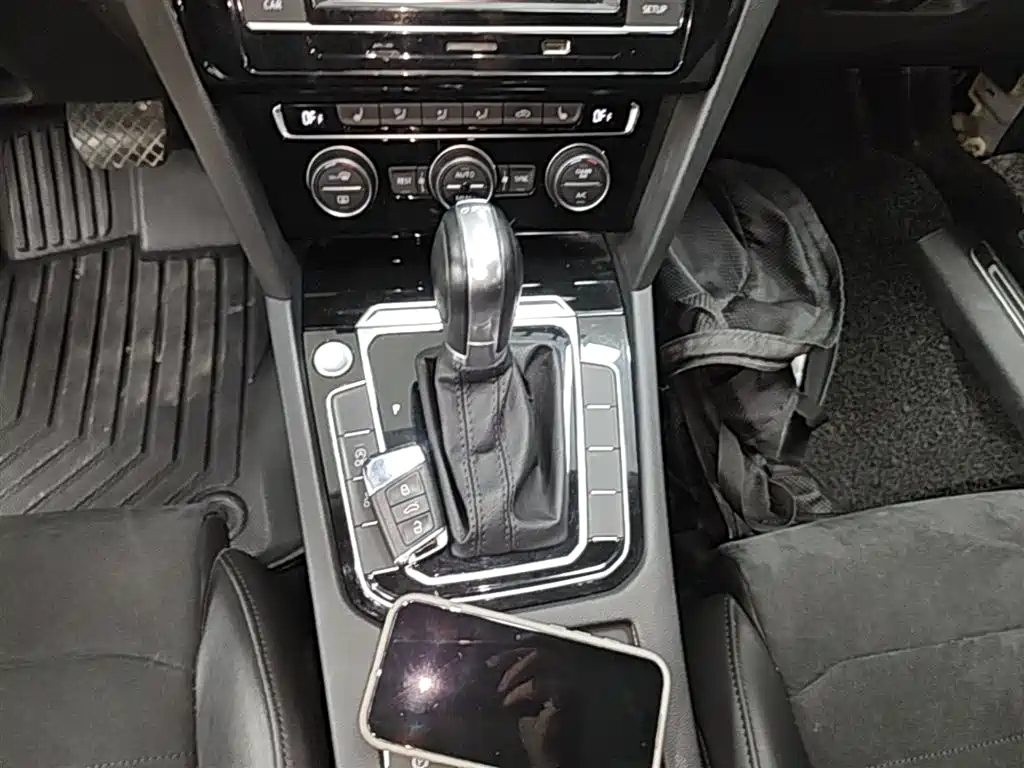 Volkswagen Magotan 2018 330TSI DSG Luxury фото 14
