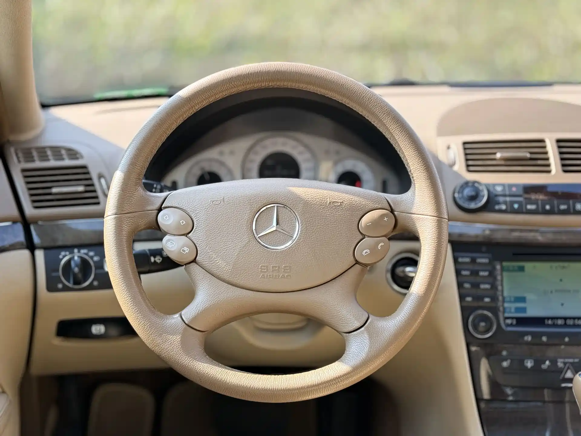 صورة 10 - Mercedes-Benz E-Class