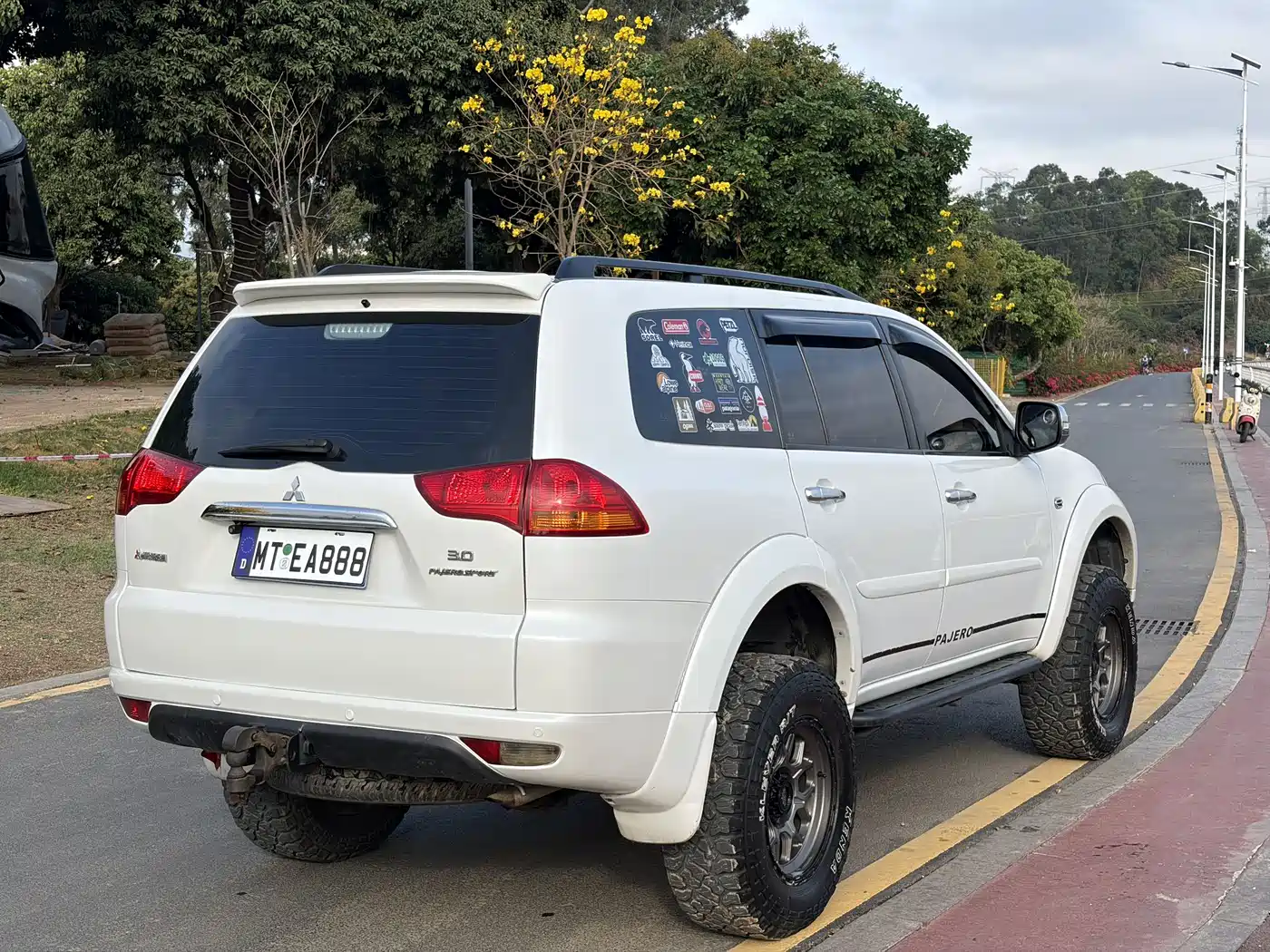 Mitsubishi Pajero Sport 2013 3.0L AWD Executive фото 14