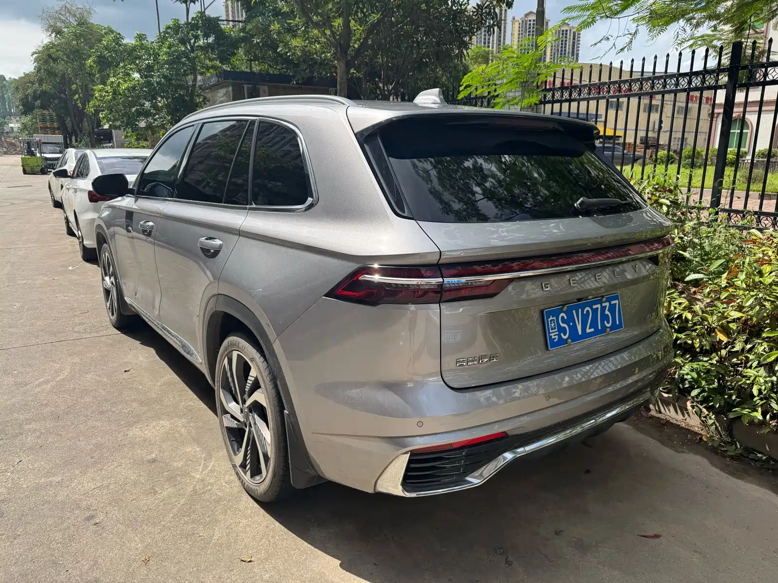 Фото 4 - Geely Monjaro