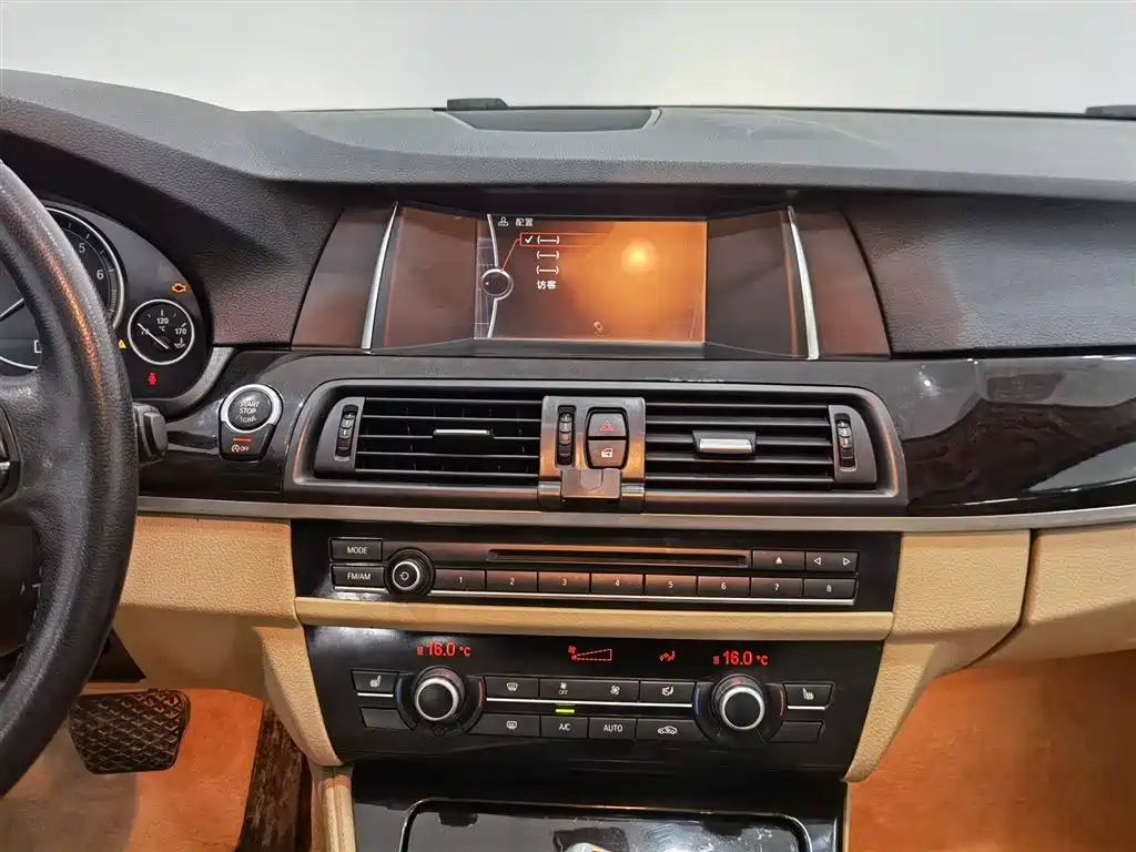 BMW 5 Series 2014 525Li Leading фото 12