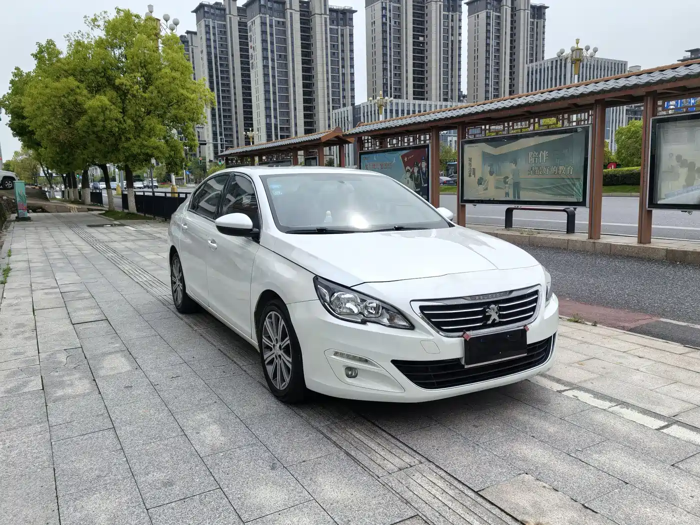 Peugeot 408 2014 1.8L Automatic Luxury Edition фото 2