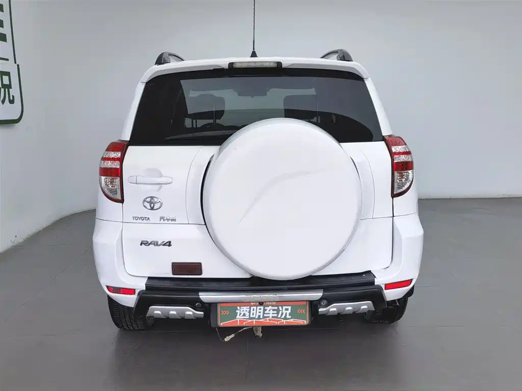 Toyota RAV4 Rongfang 2010 2.0L Automatic Luxury Upgrade Edition фото 4