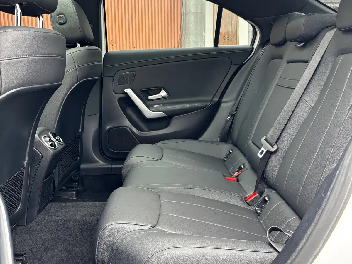 Mercedes-Benz A-Class 2020 A 200 L фото 10