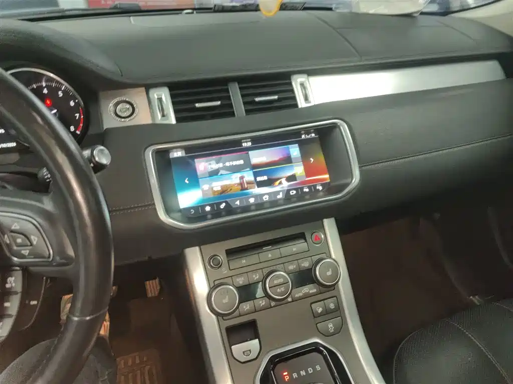 Land Rover Range Rover Evoque 2018 240PS SE DYNAMIC Smart Edition фото 9