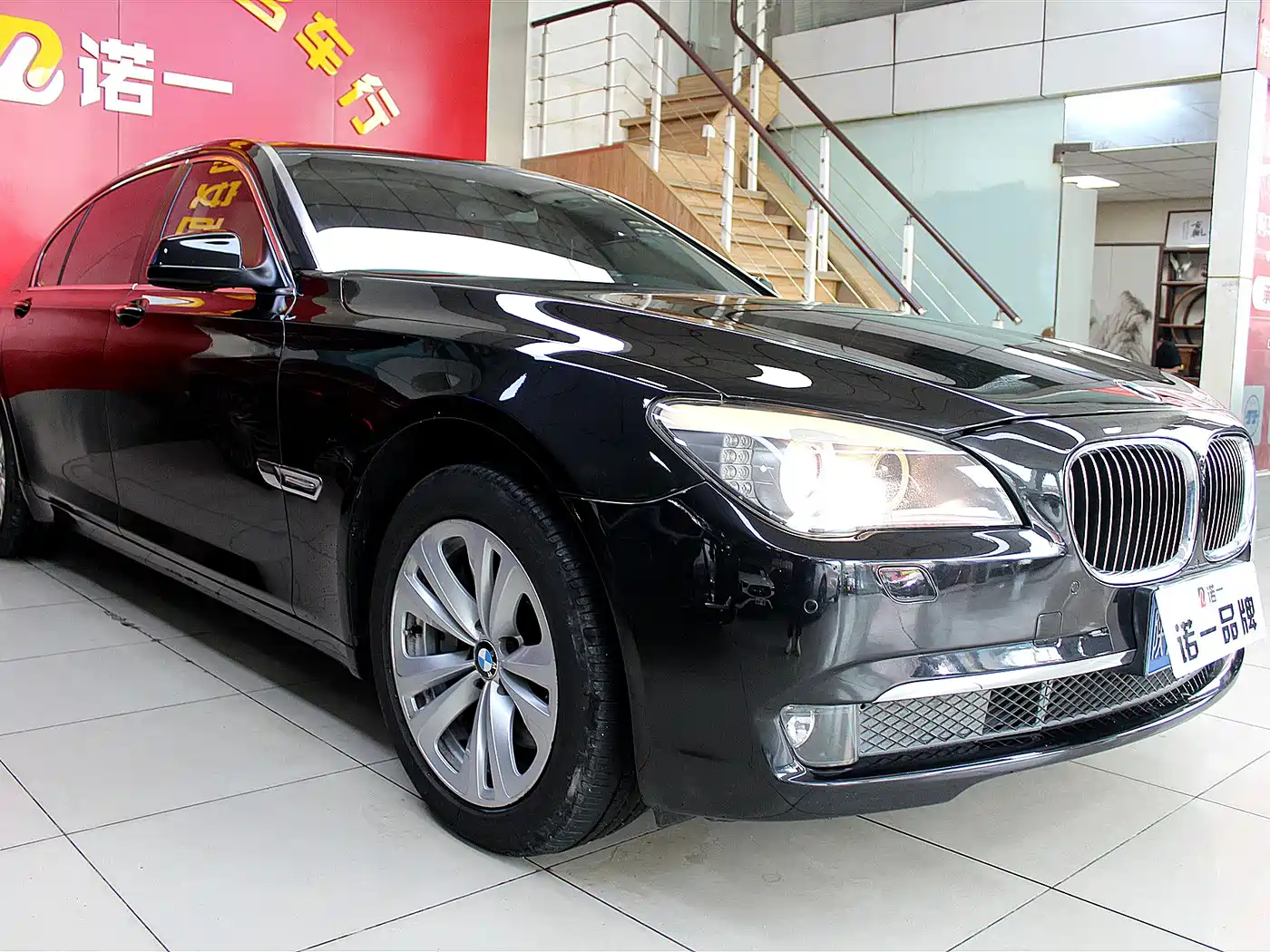 BMW 7 Series 2009 730Li Leading фото 12