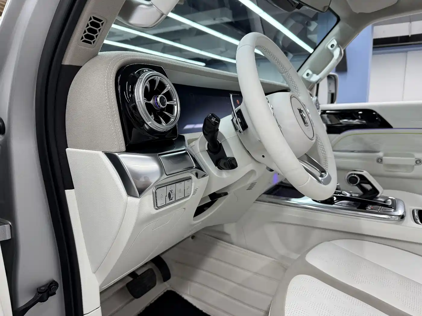 TANK CO CREATION TANK 300