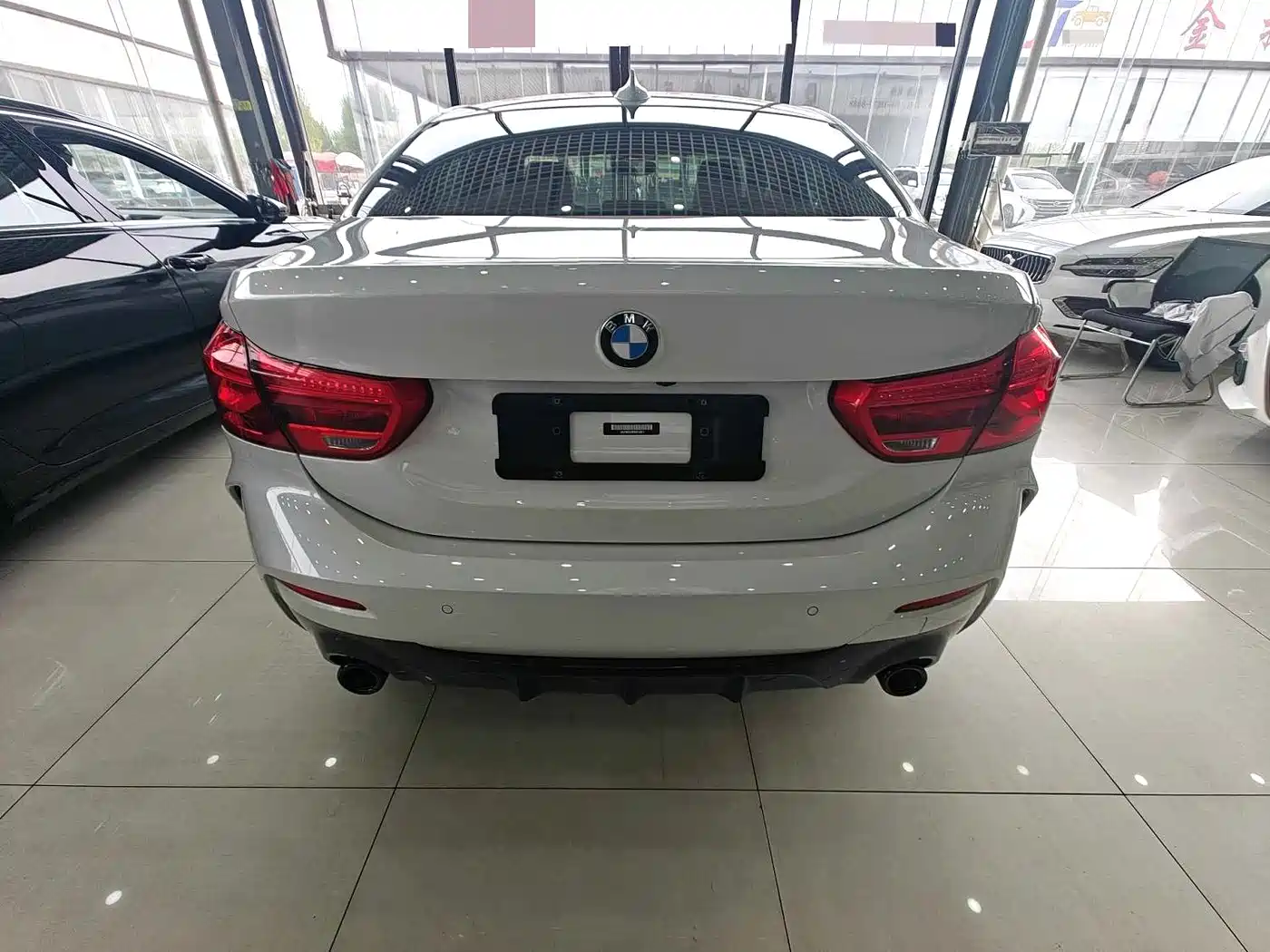 BMW 1 Series 2023 120i M Sport Shadow Edition фото 5