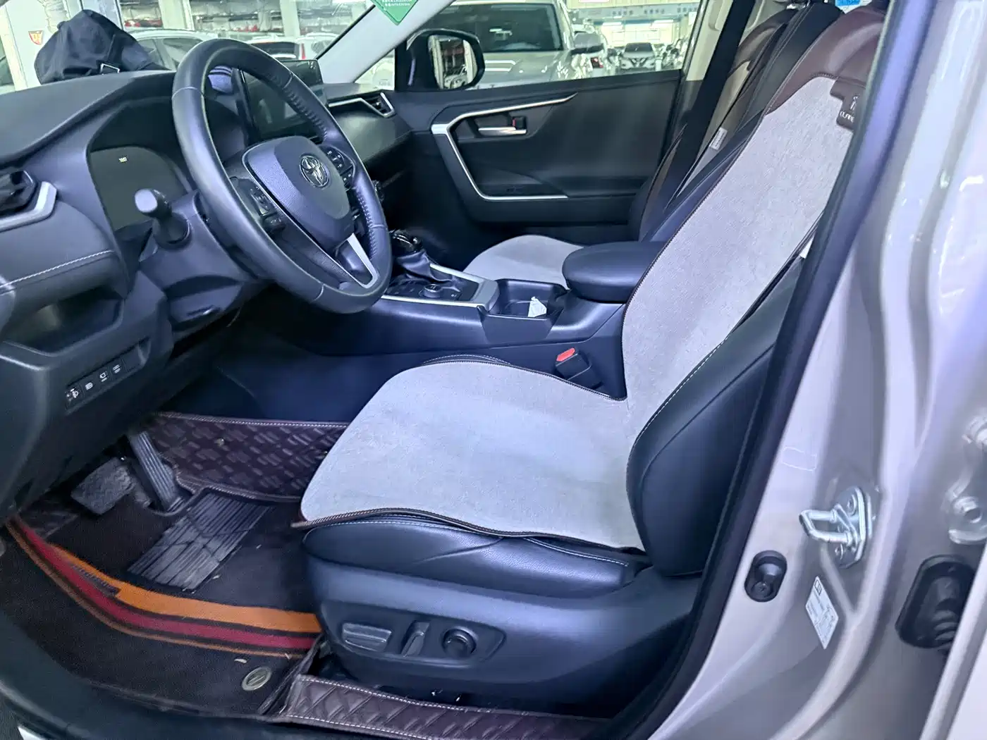 Toyota Wildlander 2024 Hybrid 2.5L E-CVT FWD Luxury PLUS Edition фото 9