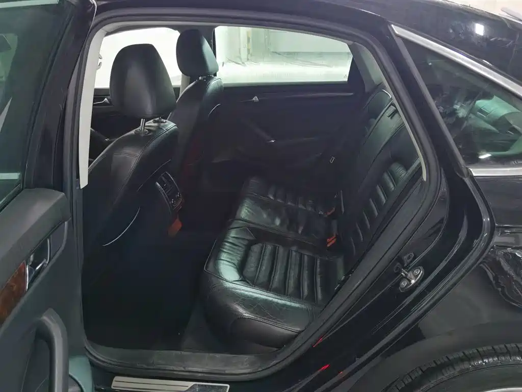 Volkswagen Passat 2011 1.8TSI DSG Royal Edition фото 15